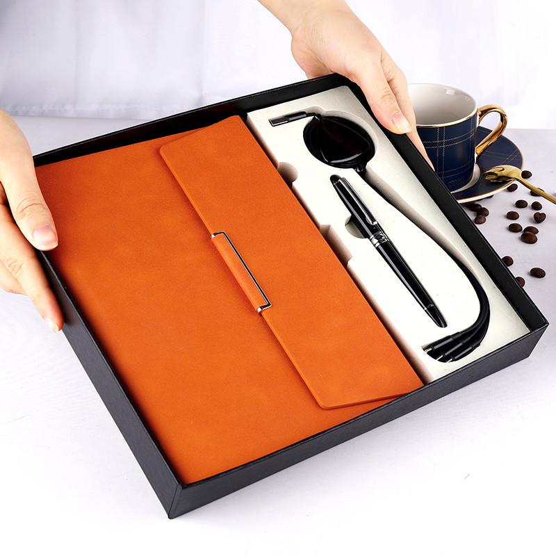 Набор бизнес-тетрадей формата А5, трехскладных, на кольцах, с индивидуальным логотипом