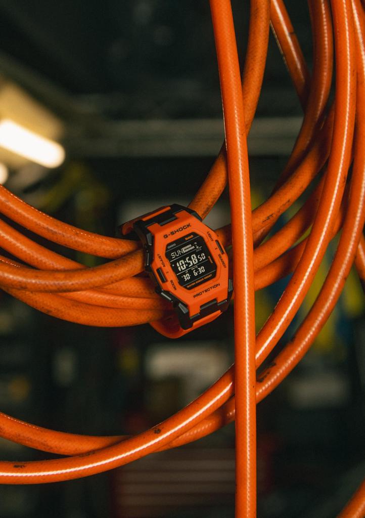 Часы оснащены Bluetooth и используют биопластик Оранжевый [Casio] G-Shock [] GD-B500FL-4JF Мужские