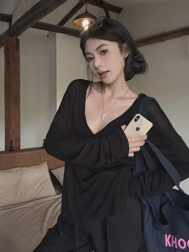 Women's Sheer White V-Neck Long-Sleeve Summer Blouse - Loose Fit, Sun Protection, Casual Top