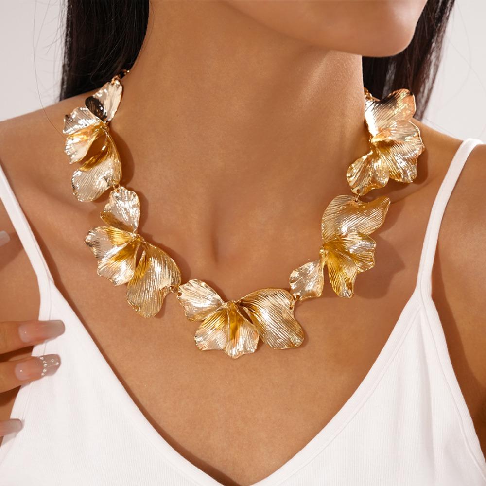 Золотистый цвет Цветок Чокер Ожерелье Панк Металлический Чокер Уникальное Неправильной Формы Лепестки Ожерелье для Женщин