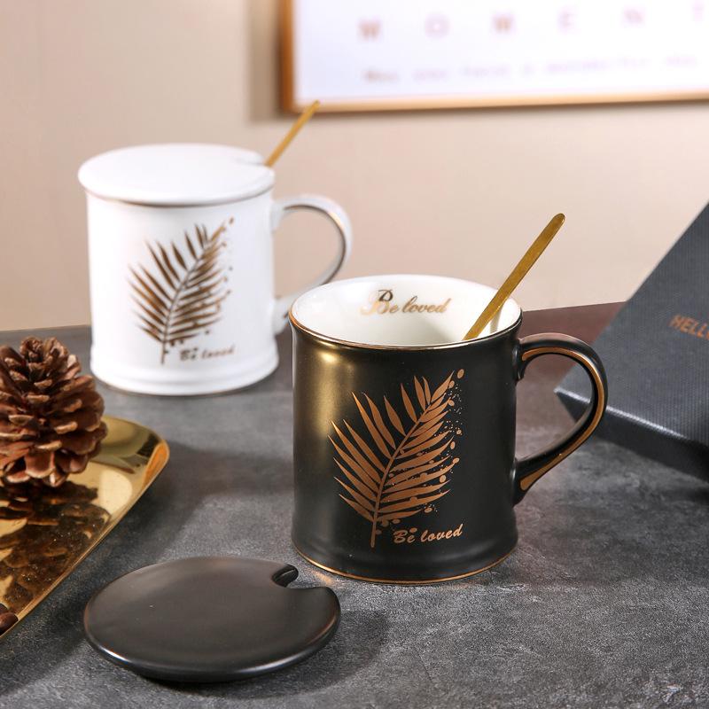 Легкая роскошь Матовая черно-белая кружка Керамический сувенир с крышкой ложкой Парная чашка для воды Бытовая керамическая чашка Подарочная коробка