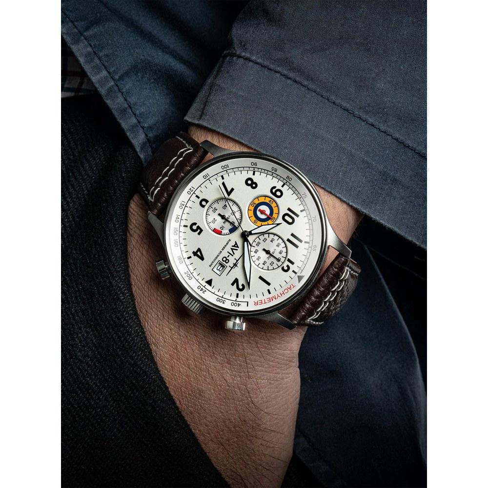 Часы AVI-8 Hawker Hurricane Classic Chronograph, корпус из нержавеющей стали 43,5 мм, тахиметр, дата, минеральное стекло, водонепроницаемость 5 ATM, кожаный ремешок 22 мм.
