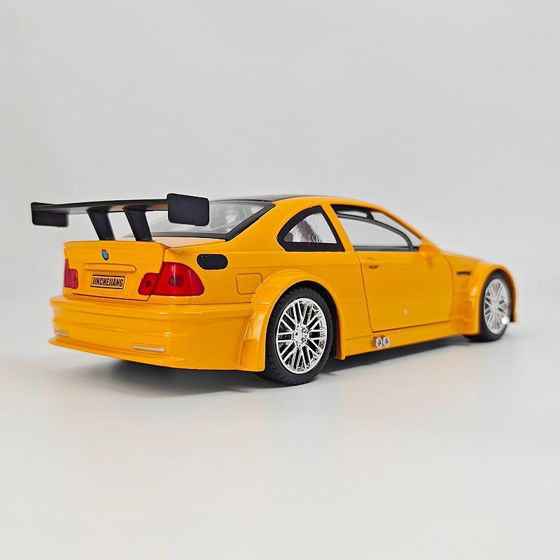 1:24 симуляции BMW M3 GTR, модель суперкара из сплава со звуко-световым демпфированием, регенеративным рулевым управлением и автомобильными украшениями