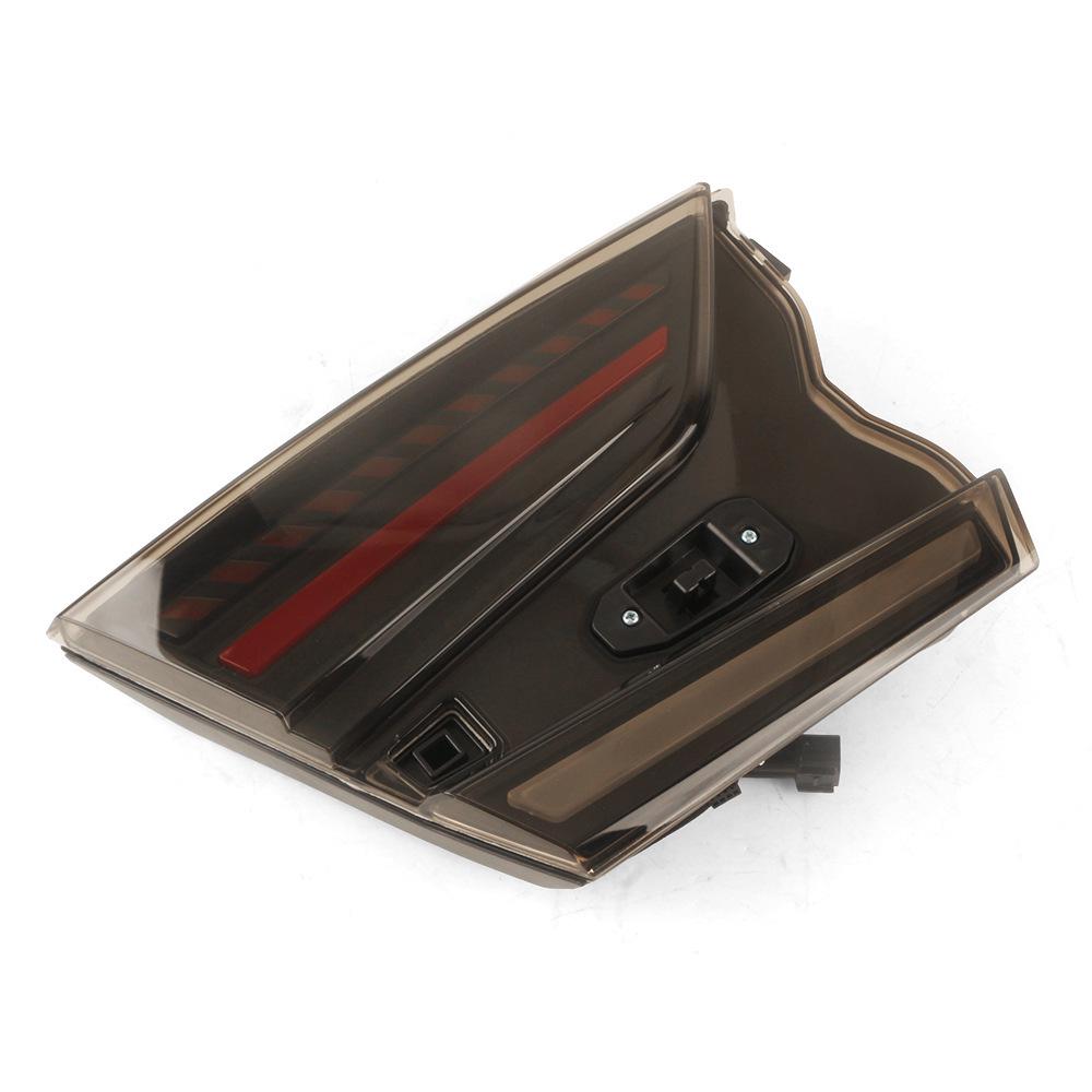 Honda Accord (2018-2022 гг.) Задний фонарь в сборе: Современный стиль с ДХО в виде скачущей лошади и последовательными указателями поворота.