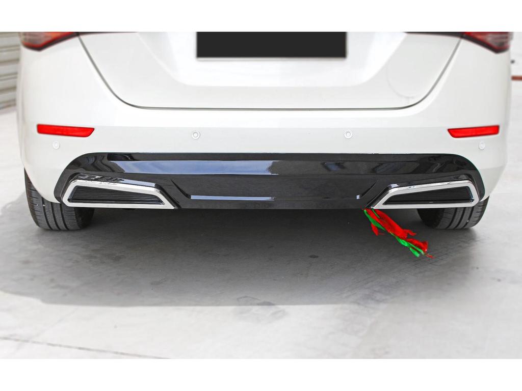 Совместимый обвес для 14-го поколения Sylphy: Передний сплиттер, Пороги, Задний спойлер, Задний диффузор, Угол переднего бампера.