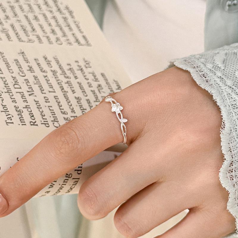 Серебряное кольцо S999 2025 года Новое Кольцо с Цветком-Раной Женское Простое Изысканное Нишевое Однотонное Серебряное Кольцо