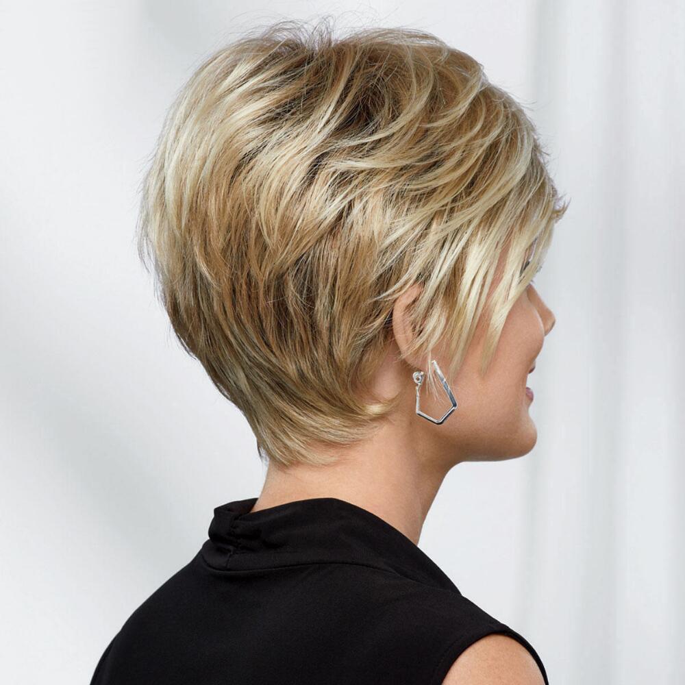 European and American Style Women Short Straight Blonde Wig Fashion Daily Use Natural Looking Synthetic Fiber Wig