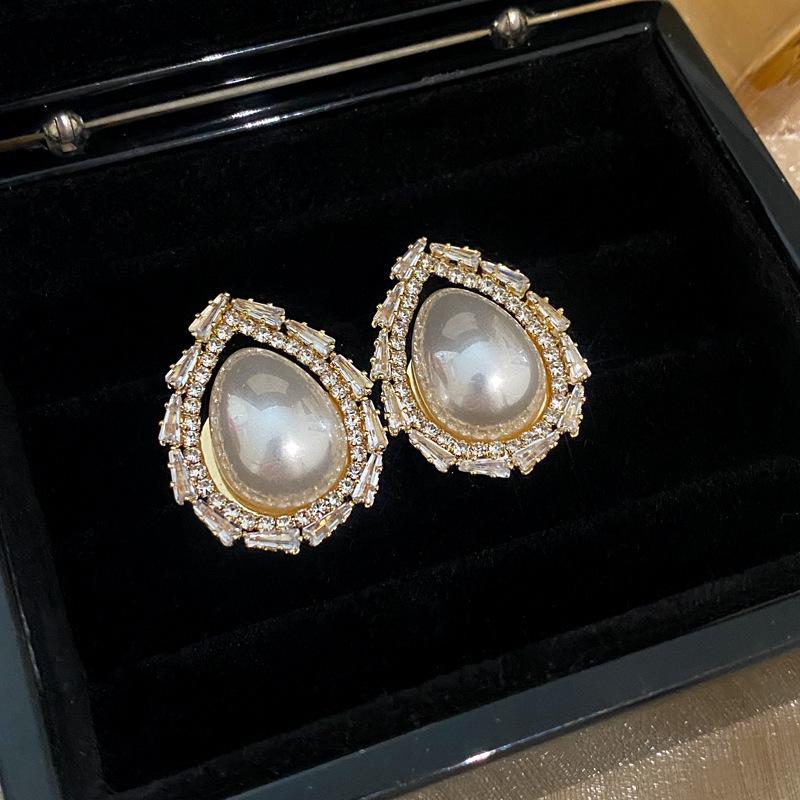 Elegant Zircon Pearl French Retro Luxury Earrings 2025