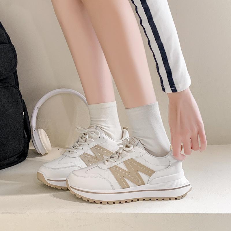 2025 весна белые туфли женские новые корейские версии ins студентки увеличение роста платформа спортивная доска обувь повседневная обувь женская прилив