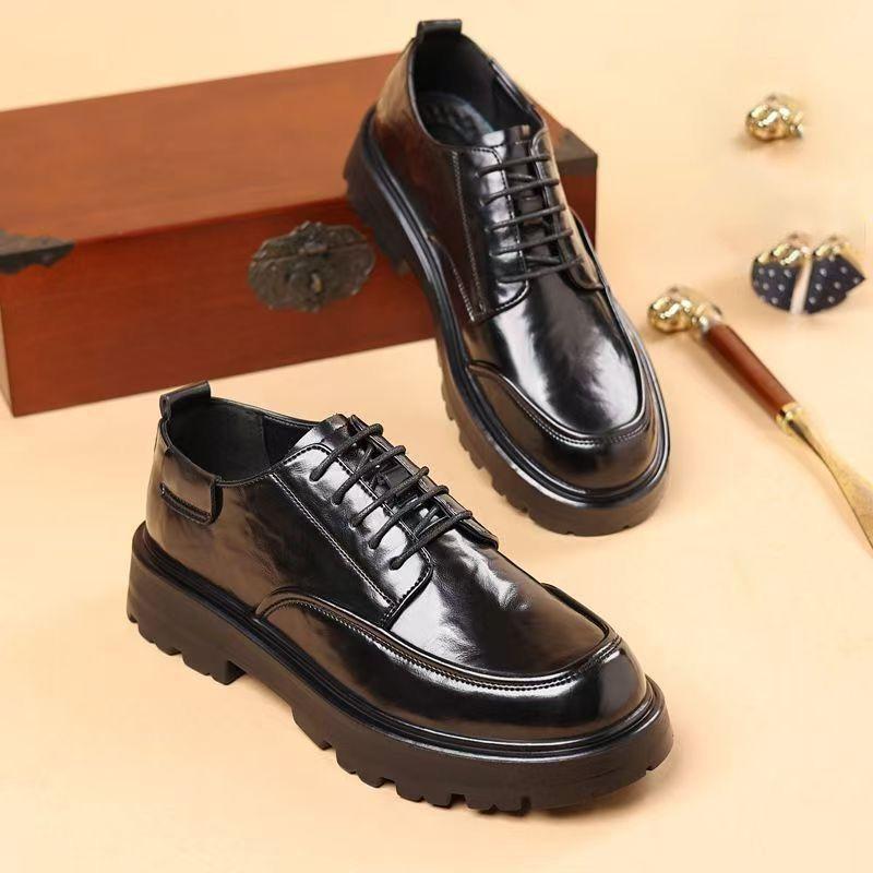 Черные однотонные туфли из мягкой кожи для мужчин, увеличивающие рост, низкая цена, обычные, элегантные, классические, оригинальные, новинка, социальная мужская повседневная обувь