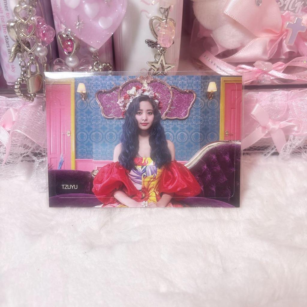 [USED] TWICE Tzuyu Shinhan Bank Framed Trading Card