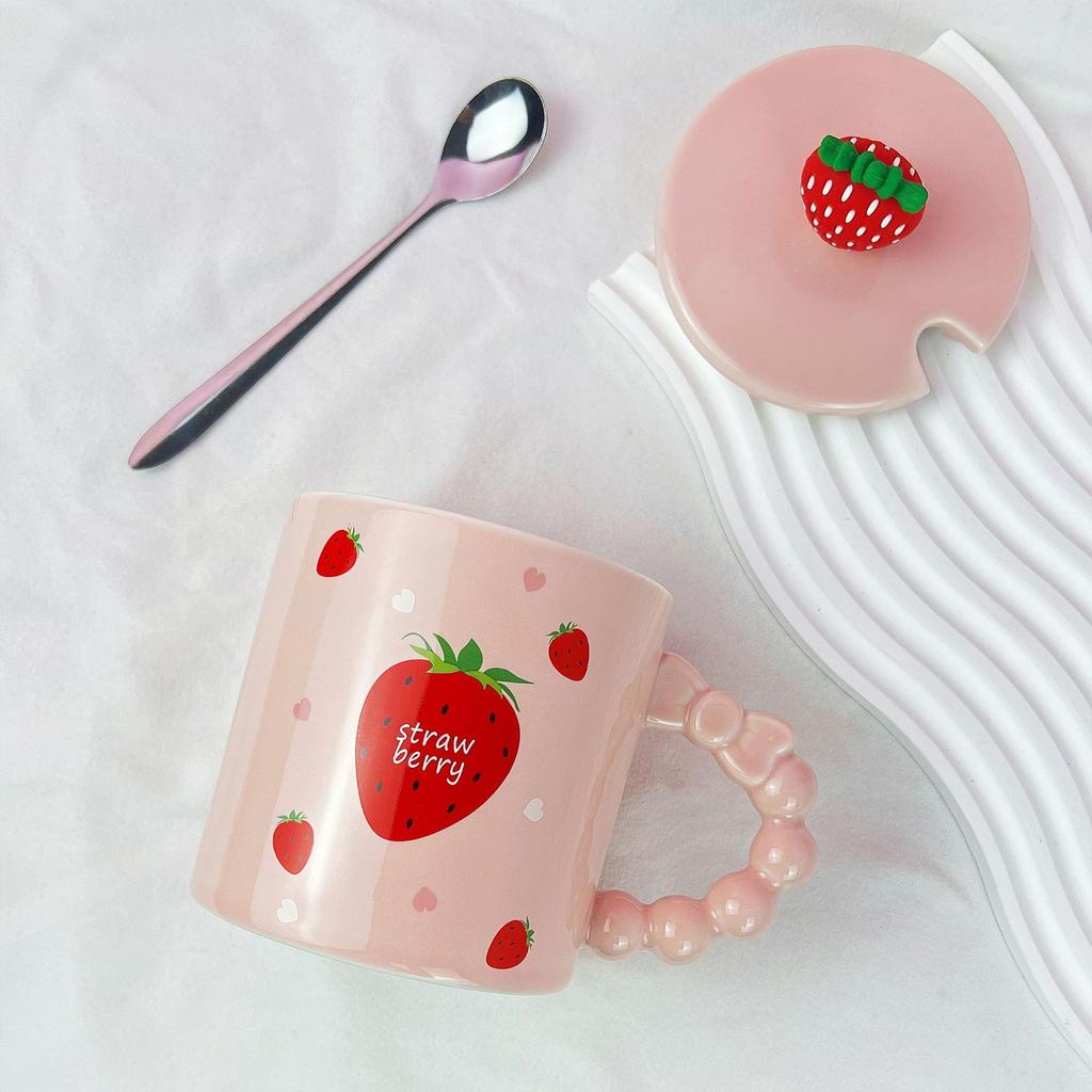 Милая керамическая кружка с крышкой, ложкой, маленькая чашка для пресной воды, сувенирная домашняя кофейная чашка, парная чашка с клубникой
