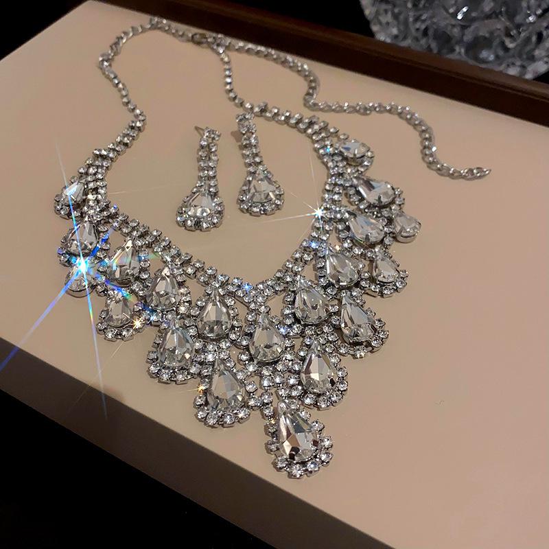 European & American Luxury Zircon Jewelry Set: Retro Clavicle Chain Necklace, Versatile Fashion Accessory