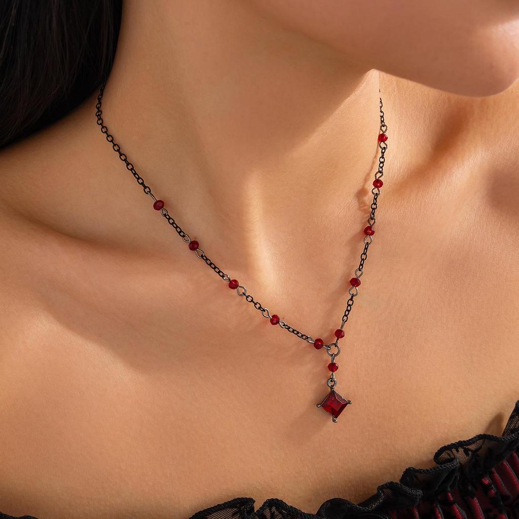 Ретро Готическое Ожерелье с Кисточкой из Капель Крови и Подвеской из Кристалла Крови для Женщин