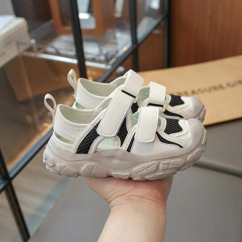 Новые детские сандалии для мальчиков 2024 года, летние детские повседневные спортивные сандалии, модные ажурные лоскутные туфли для девочек, школьные, для бега, пляжная обувь