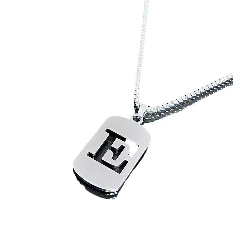Ожерелье из титановой стали с 26 буквами: Унисекс-аксессуар для студентов и пар - минималистичный, модный дизайн