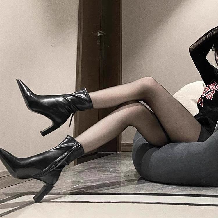 Короткие женские сапоги европейские и американские тонкие сапоги с острым толстым каблуком интернет-знаменитости боковая молния 2024 осень и зима новый высокий каблук эластичный бо