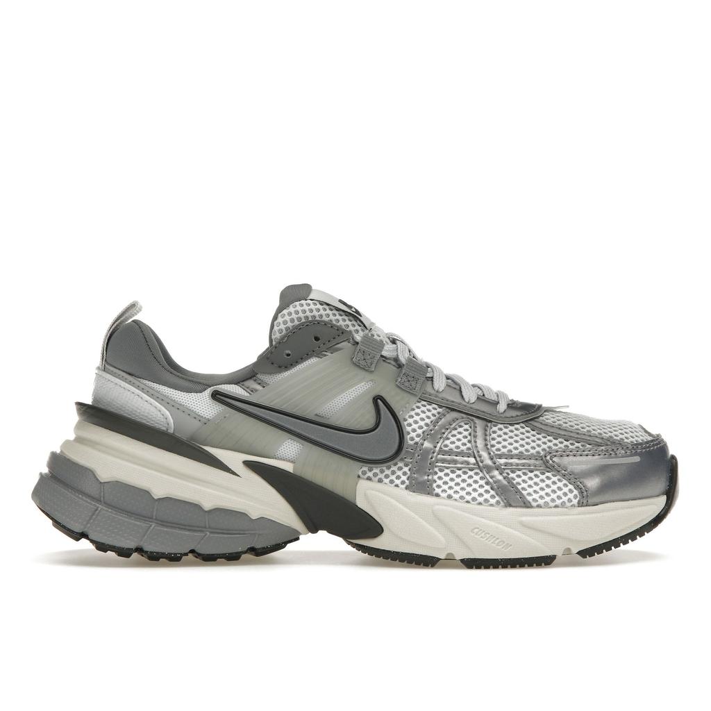 Nike Женские кроссовки V2K Run Pure Platinum Wolf Grey Cool-Grey Metallic-Cool-Grey FD0736-003