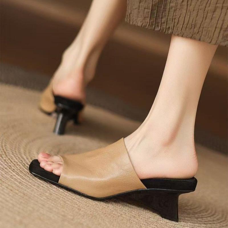 Мягкие кожаные сандалии и шлепанцы для женщин, новые летние сандалии-вьетнамки с квадратным носком и открытым носком на танкетке специальной формы