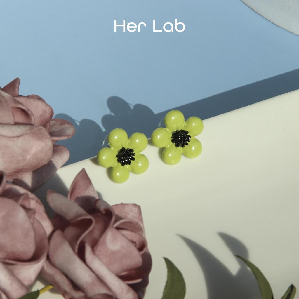 Her Lab Ювелирные изделия | Серьги-кольца с эмалью и кристаллами из 18-каратного золота, модные женские серьги-гвоздики, корейские серьги-гвоздики с цветком