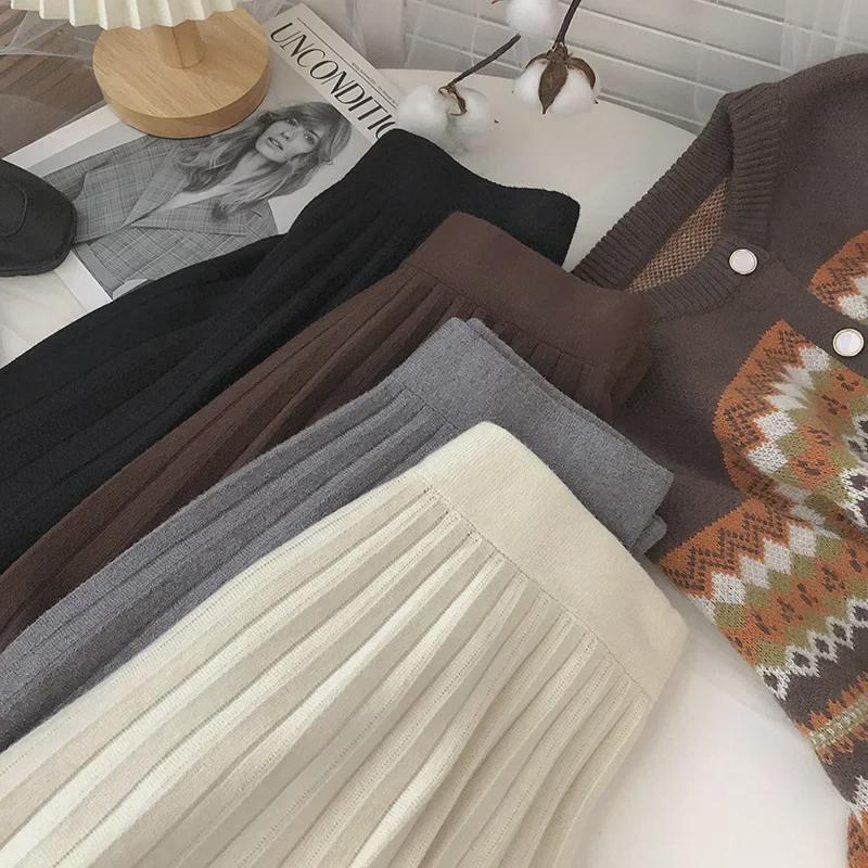 2025 г. Эластичная трикотажная плиссированная шерстяная юбка с высокой талией в стиле колледжа — тренд осени/зимы