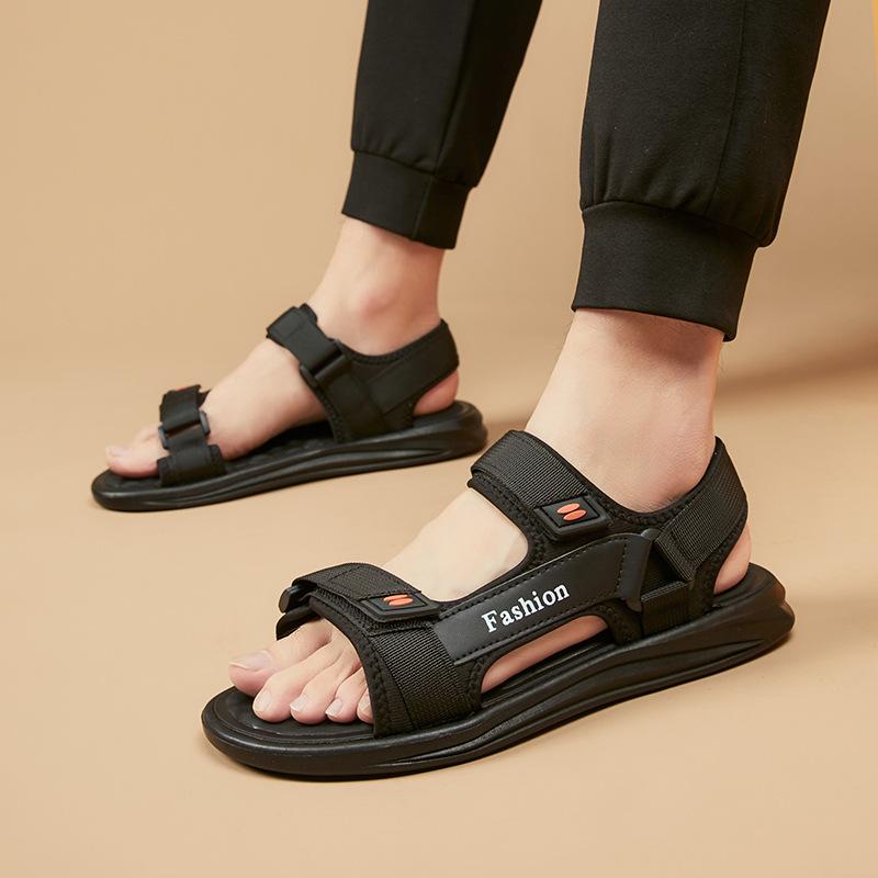 Летние сандалии мужские новые модные модные универсальные мужские пляжные туфли с мягкой подошвой для отдыха на открытом воздухе