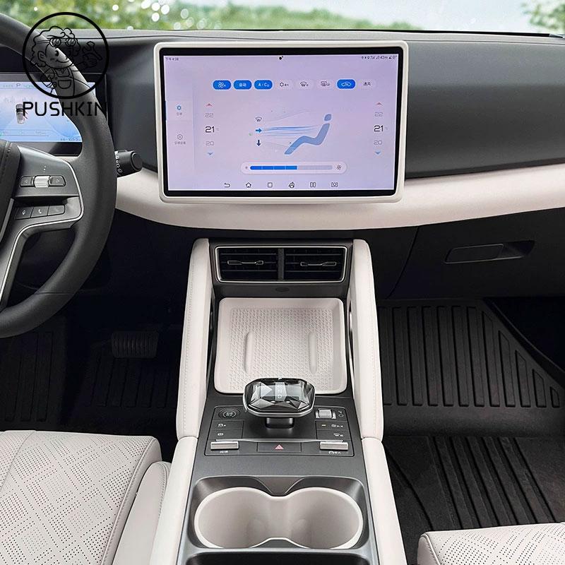 Для BYD Yuan Pro Yuan UP EV 2025 2024 Автомобильный силиконовый беспроводной зарядный противоскользящий коврик Центральная консоль Подстаканник Контейнер Автоаксессуары