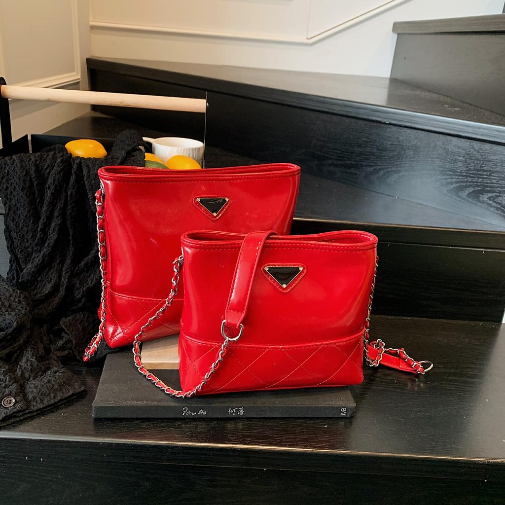 Простые и высококлассные женские сумки, сумки через плечо, нишевые цепочки, сумки-пельмени, вместительные, модные и универсальные женские сумки через плечо.