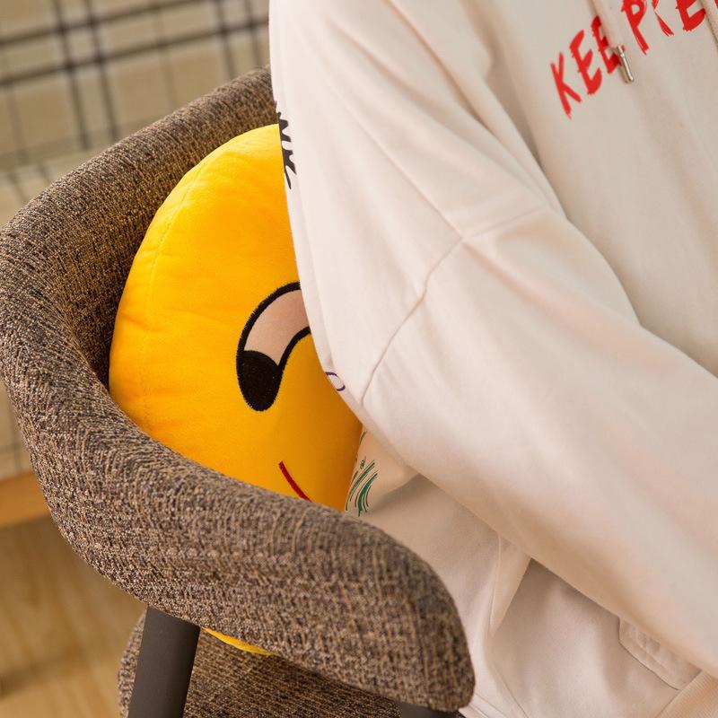 Милая плюшевая игрушка-подушка с выражением эмодзи и функцией грелки для рук