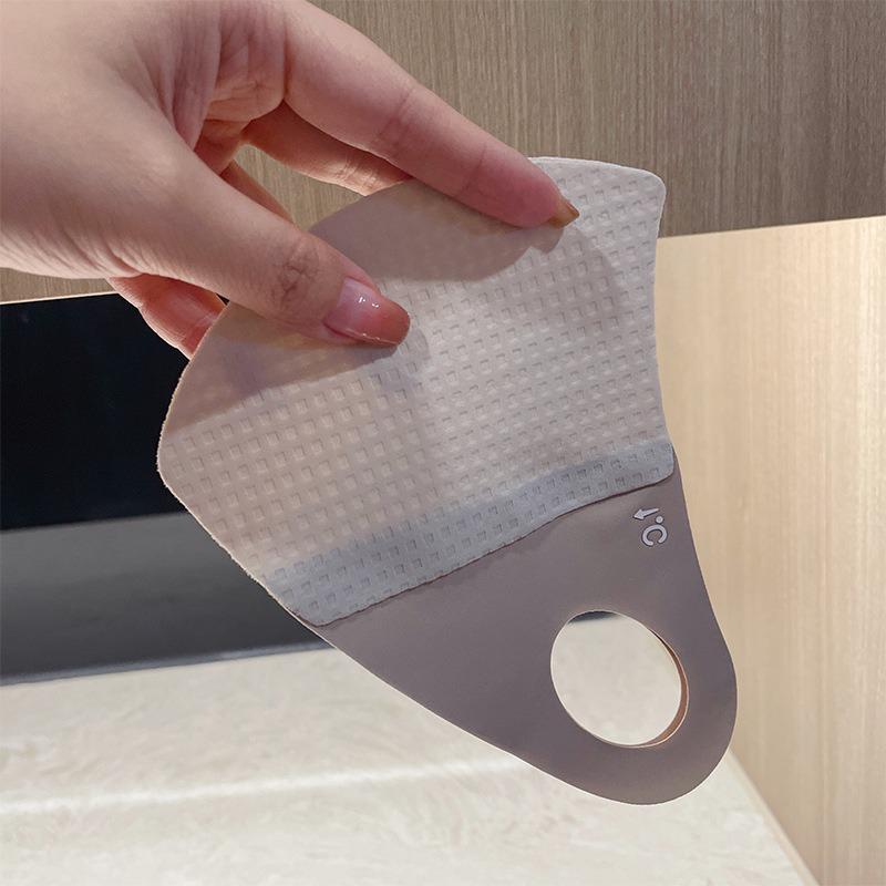 Маска для лица из ледяного шелка с гиалуроновой кислотой и защитой от ультрафиолета