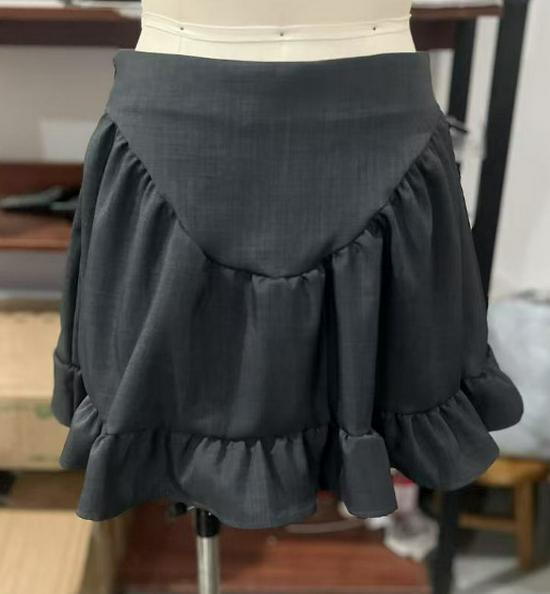 Комплект рубашки с отложным воротником и мини-юбки с оборками, европейско-американский, для сезона весна/лето 2025