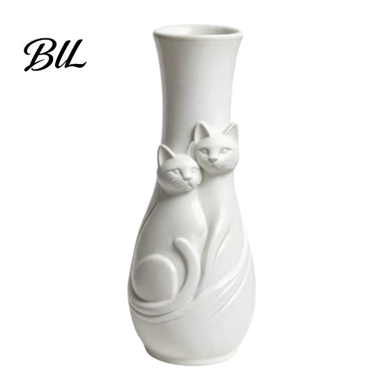 Cute Animal Relief Art Couple Cats Vase, Plastic Snuggling Cat Flower Vase for Home, Durable ABS Desk, Shelf Decor, Tabletop Floral Arrangement, Gift