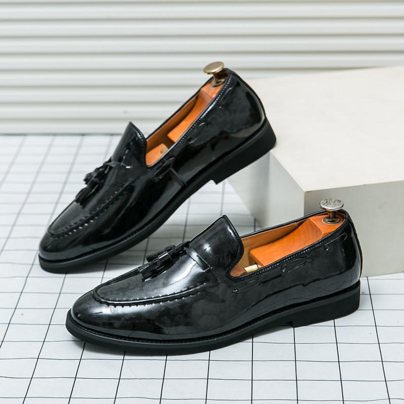 Fashion 2024 New Spring Soft Suede Loafers for Men Tassel Slip On Leather Casual Shoes White Moccasins Classic Business Shoes Luxury