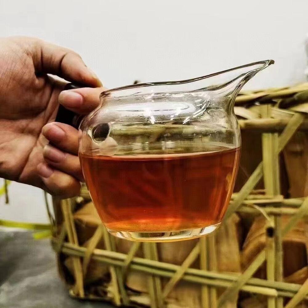 357г Юньнаньский старый пуэрный чайный торт 2005 г. Иу Чжэншань Выдержанный пуэр Сырой чай Чай Пуэр