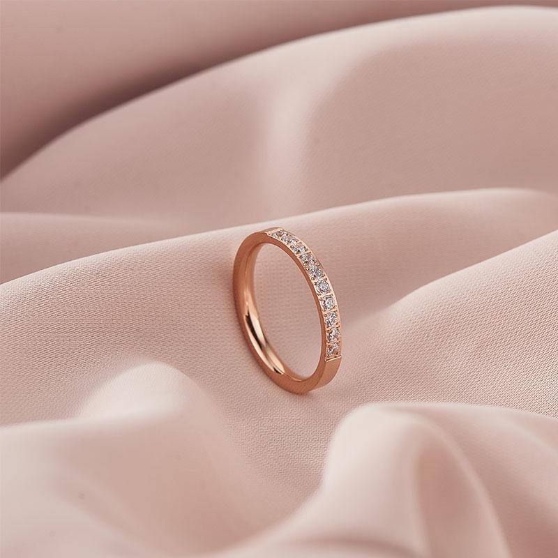 Women's Titanium Steel Ring: Elegant Micro-Inlaid Diamonds, Fade-Resistant, Trendy Couple's Fashion for Index Fingers.