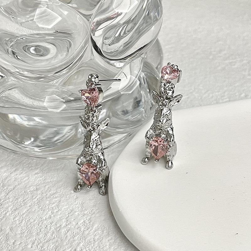 Рождество Год Кролика Год Кролика Серьги-пусеты Маленький дизайн Серьги с розовым цирконом Легкая роскошь Французские Высококлассные Серьги Женская Индивидуальность