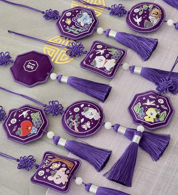 BT21 Брелок с вышитой кисточкой Premium K Edition (7 вариантов)