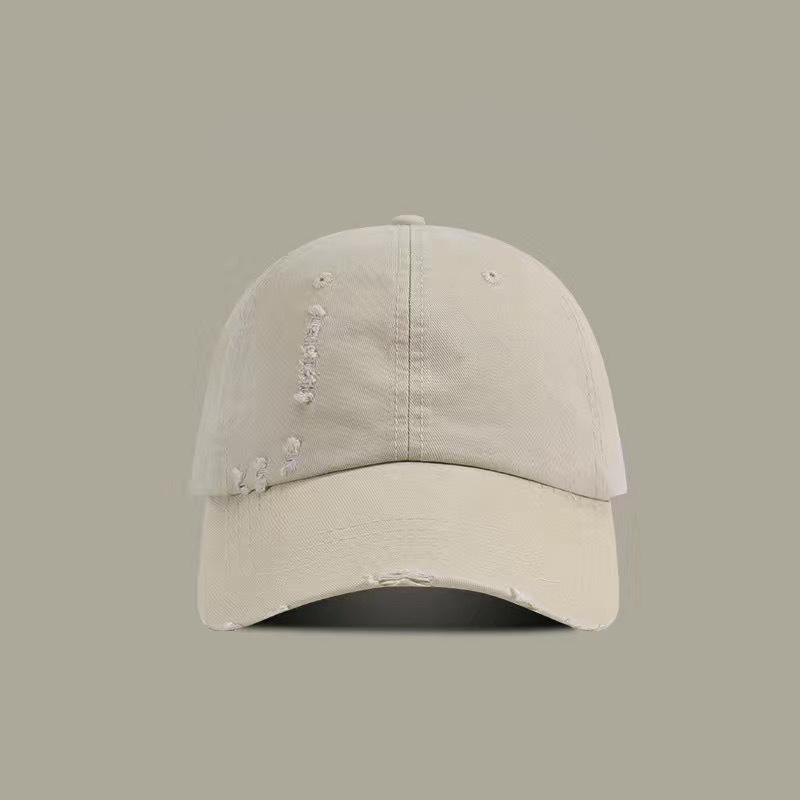 Бейсболка из хлопка в американском стиле с вышитыми буквами в минималистском стиле
