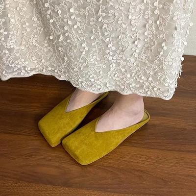 Модная женская обувь 2025 весна-осень новый стиль маленький квадратный носок мелкий вырез бархатная мягкая подошва модные балетки