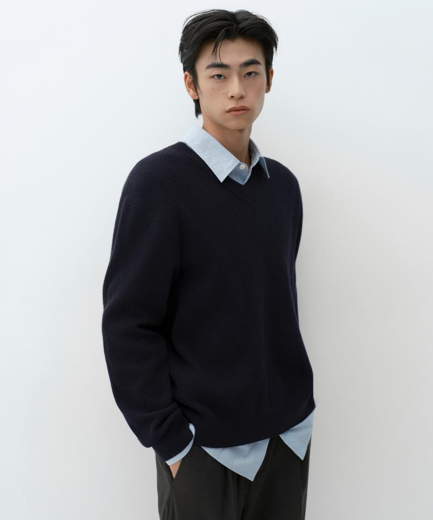 MUSINSA STANDARD [Victoria Wool] Minimal Ribbed V-Neck Knit [Navy]