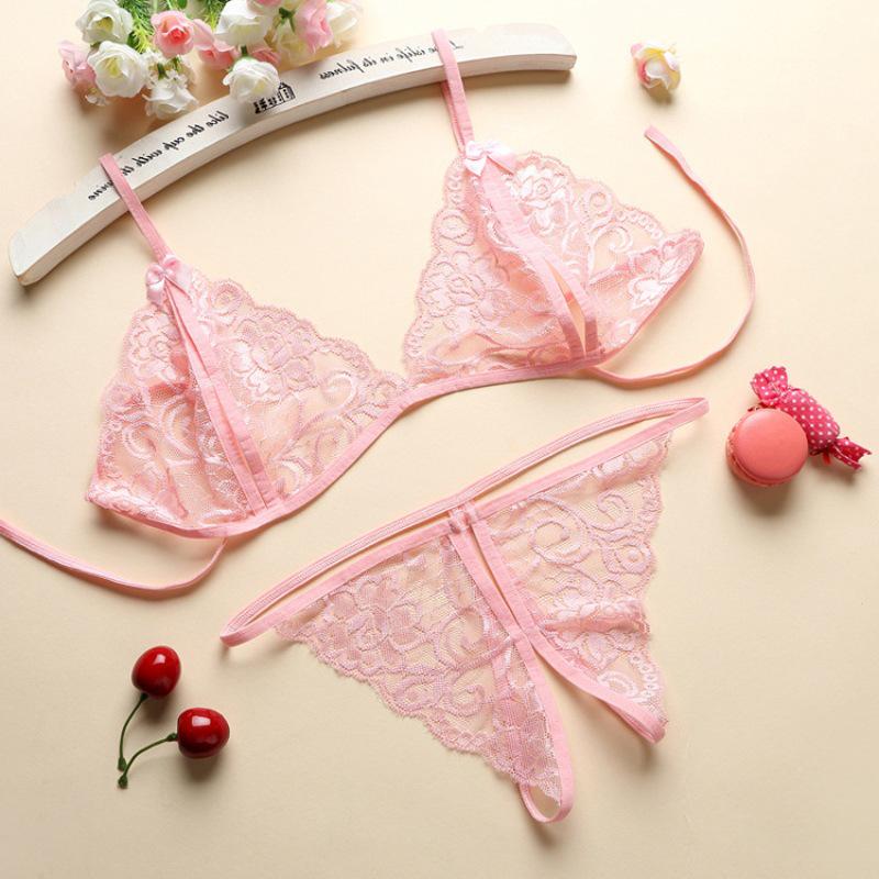 Сексуальный кружевной комплект нижнего белья с открытыми чашечками и открытой промежностью с сеткой