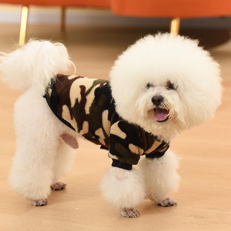 Камуфляжная плюшевая толстовка для бишон фризе: Милая, устойчивая к грязи, универсальная одежда для домашних животных на осень и зиму