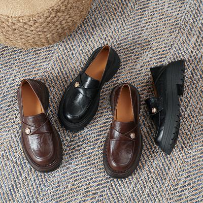 Камелия лоферы маленькая золотая монета женские 2025 весна новая высококачественный британский стиль толстый каблук маленькие кожаные туфли один педаль