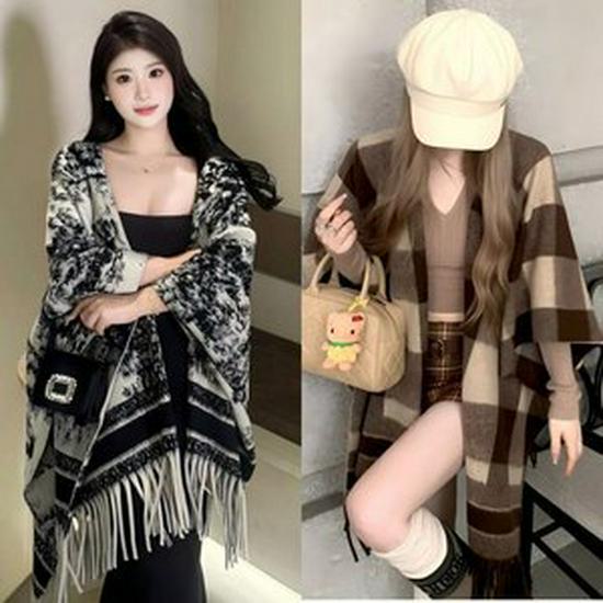 Women's Retro Ink Painting Tassel Cape Shawl - Double-Sided, Loose-Fit Autumn Outerwear.