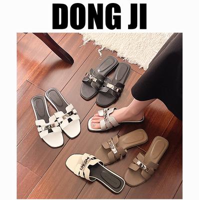 Серебряные туфли на плоской подошве с маленьким замком 2025 года, новые тапочки с открытым носком, модная праздничная одежда, французские сандалии