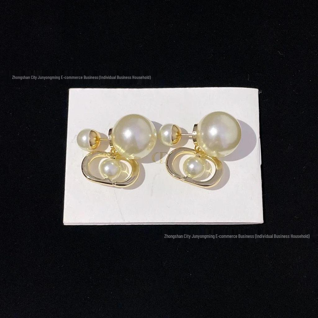 Элегантные минималистичные серьги-гвоздики из серебра 925 пробы с жемчугом и дизайном в виде буквы D