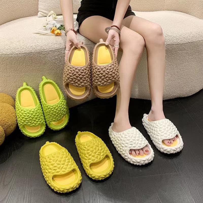 Summer New Cool Slippers Women's Home Indoor Anti Slip Slippers Men's Fashion Versatile Lightweight Soft Comfortable Slippers