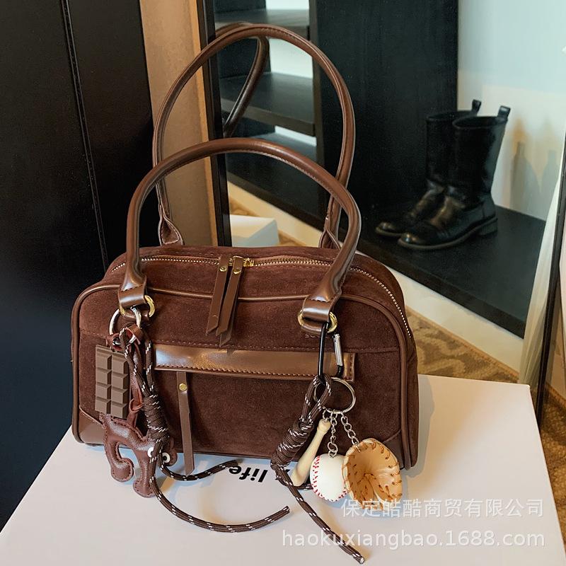 Ретро сумка под мышкой женская осень и зима 2025 новая трендовая корейская нишевая портативная сумка-боулинг большой вместимости для поездок