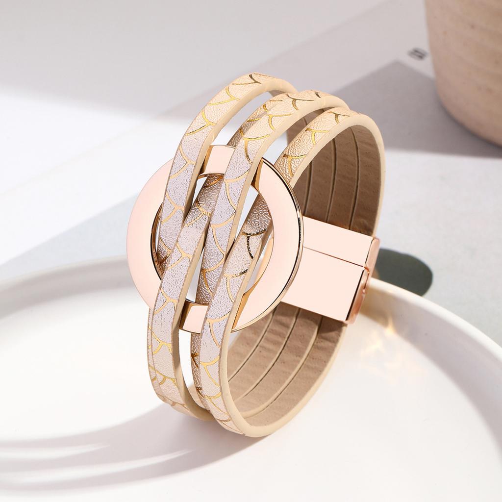 Кожаный женский браслет-кроссовер с широкими металлическими кольцами-манжетами, многослойный, магнитная застежка.