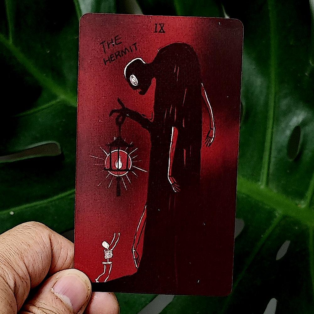 Dirty Red Tarot Deck 10.3*6cm 78 Pcs Tarot Cards Channel Energy Through Bold Strokes and Striking Contrasts